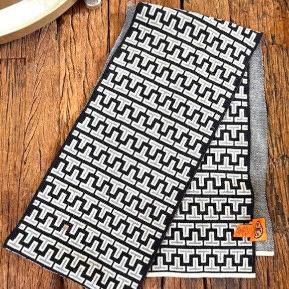 Tory Burch Scarf - Picture 1 of 4